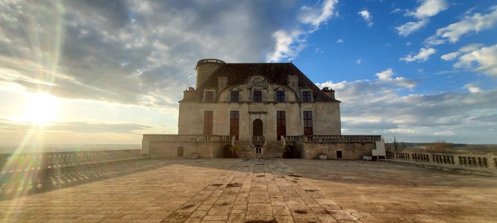 Château de Duras, monument emblématique proche du gîte La Parenthèse Nature