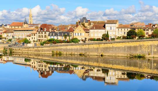 Vue sur la vieille ville de Bergerac et la Dordogne